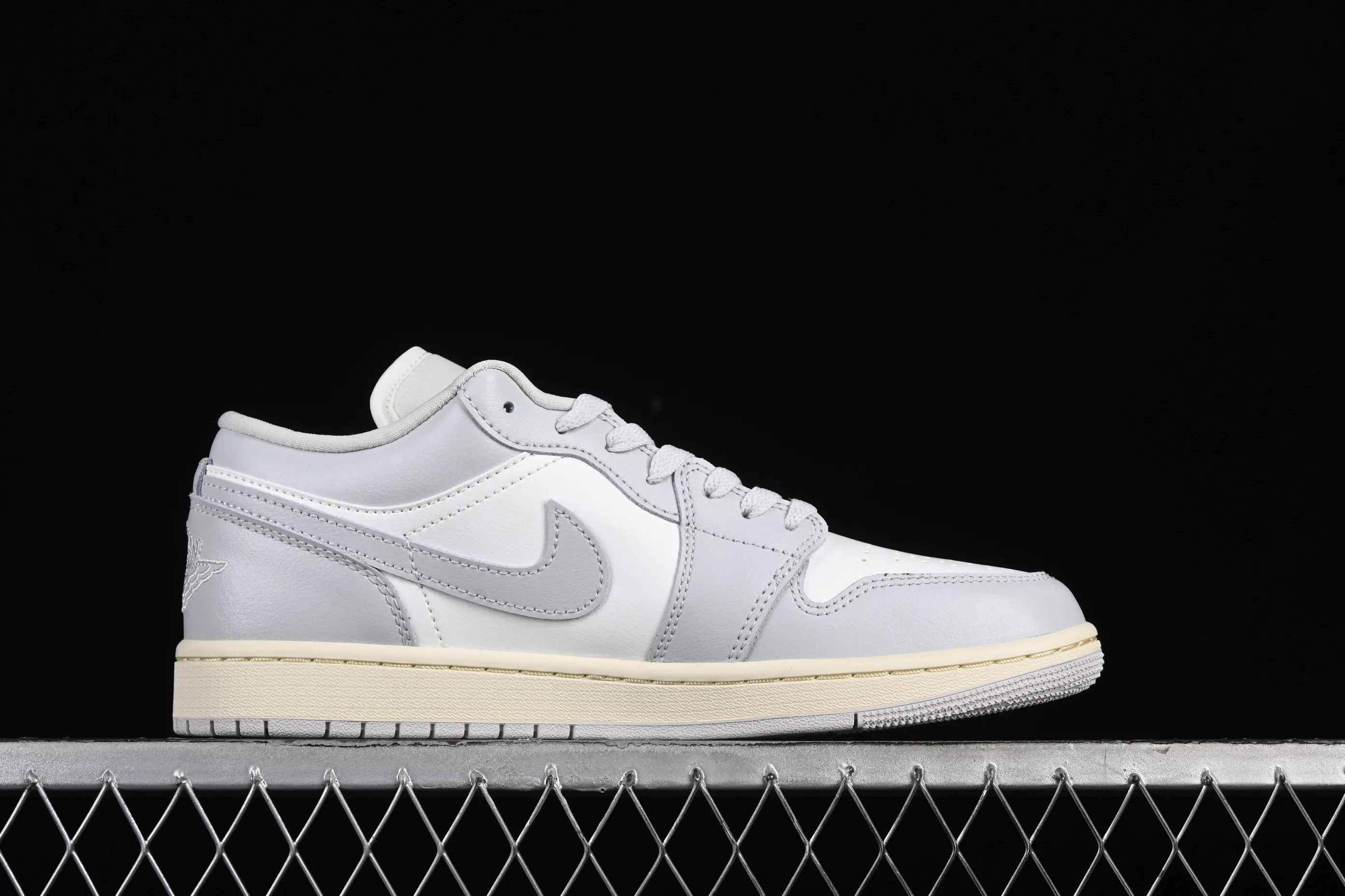 All categories Air Jordan Jordan series basketball shoes Air Jordan 1 Low G version pure original Air Jordan 1 Low AJ1 Joe 1 white gray low-top cultural casual sneakers DC0774-103